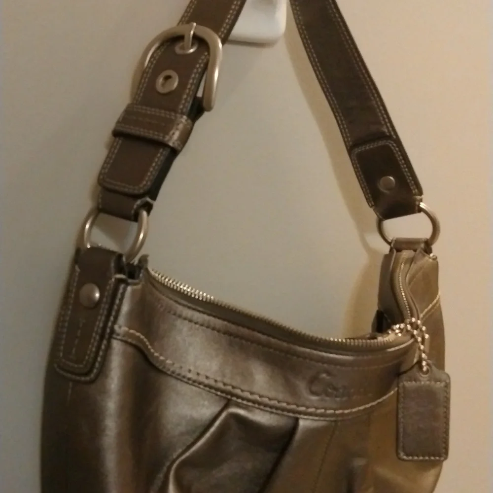 NWT Vintage COACH Metallic, BUTTERY LEATHER HOBO BAG, Bronze color